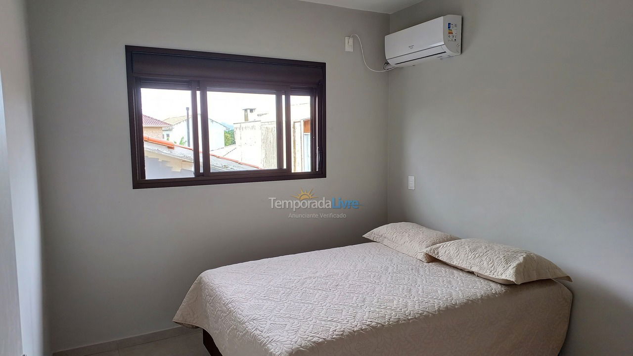 Apartamento para aluguel de temporada em Palhoça (Praia do Sonho)