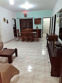 Airy corner house 450 meters from the beach with everything close by