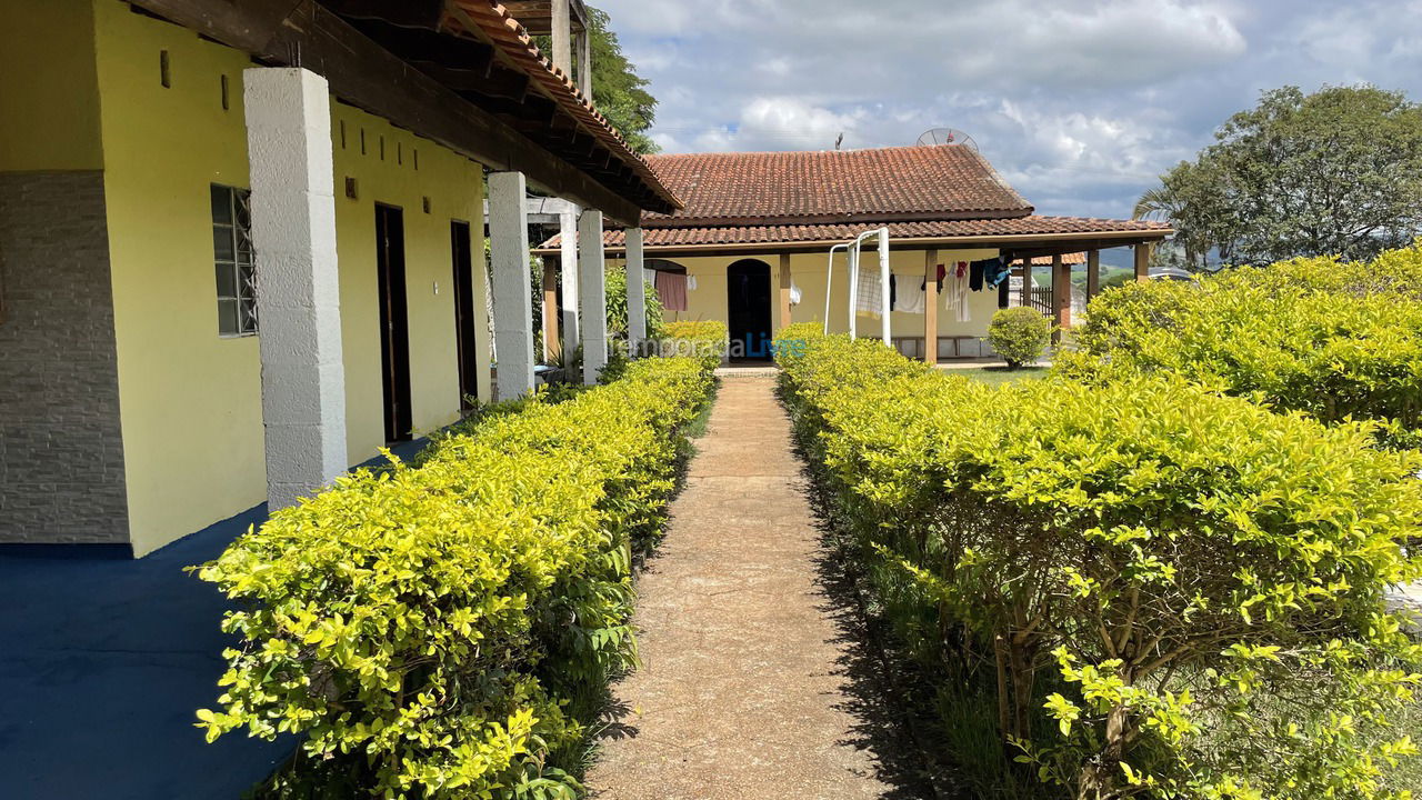 Granja para alquiler de vacaciones em Tuiuti (Recanto das Aves)