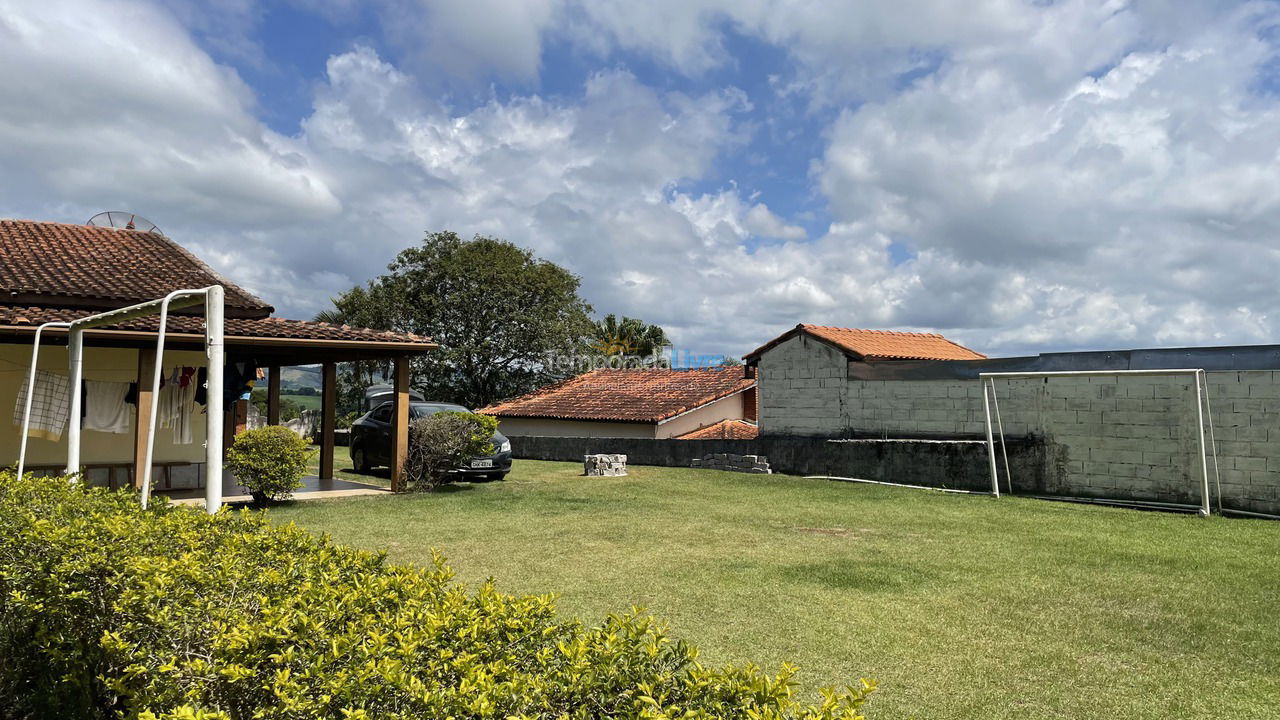 Granja para alquiler de vacaciones em Tuiuti (Recanto das Aves)