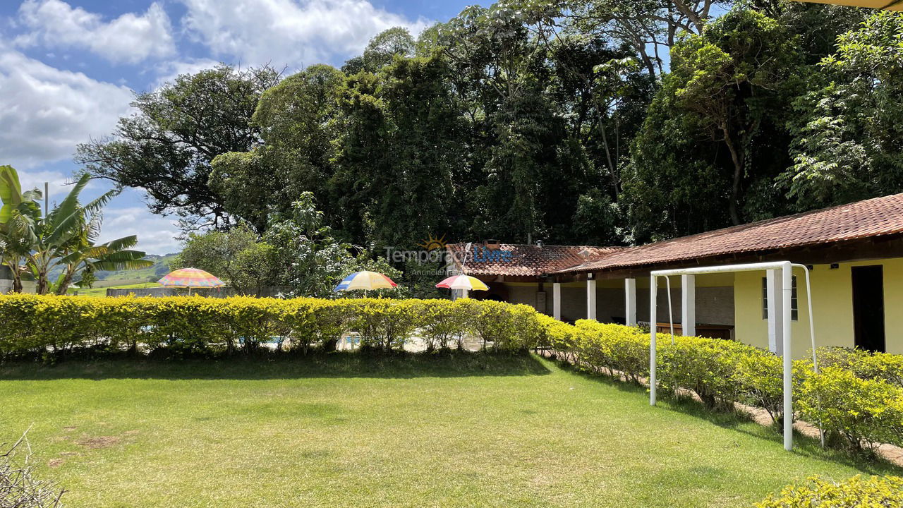 Granja para alquiler de vacaciones em Tuiuti (Recanto das Aves)