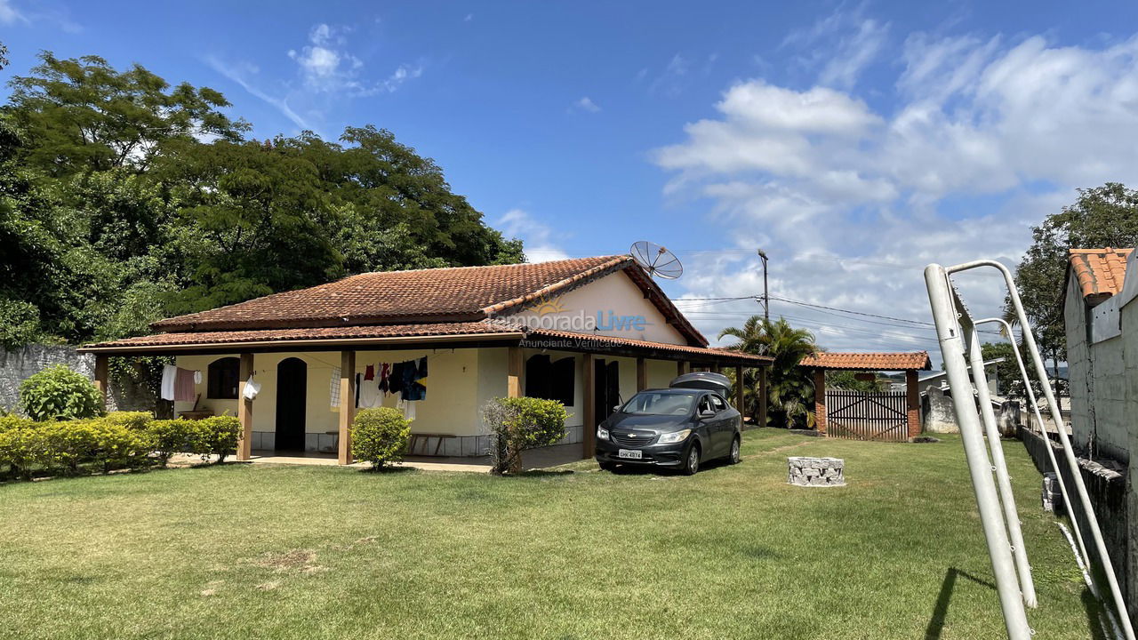 Granja para alquiler de vacaciones em Tuiuti (Recanto das Aves)