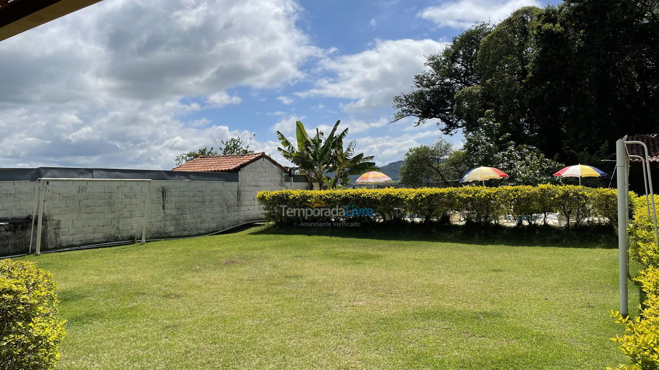 Granja para alquiler de vacaciones em Tuiuti (Recanto das Aves)