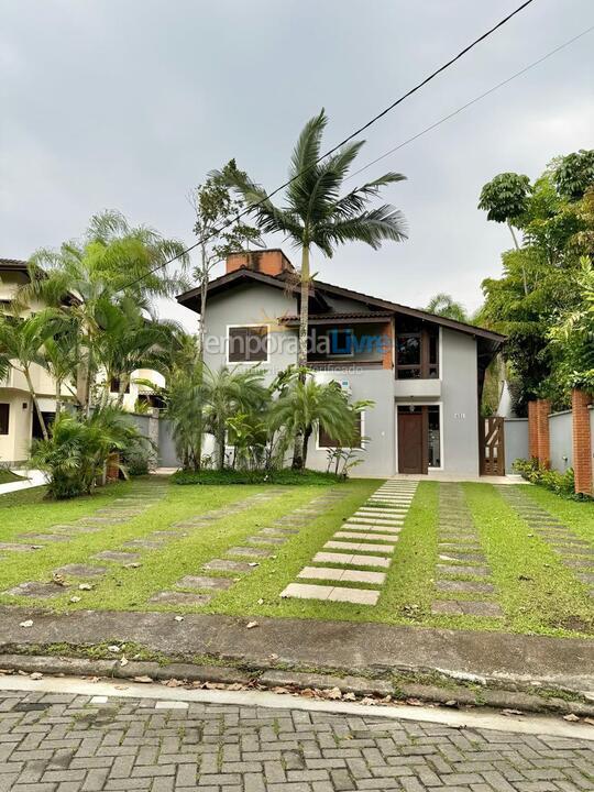 Casa para aluguel de temporada em São Sebastião (Praia da Baleia)