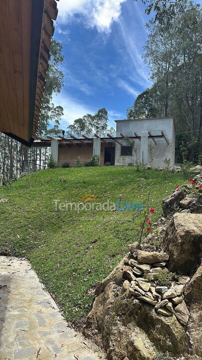 Casa para aluguel de temporada em Campos do Jordão (Alto do Mellos)