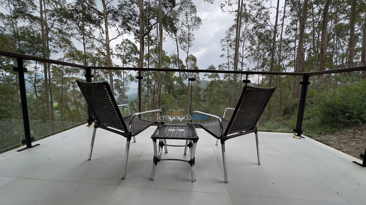 Casa para aluguel de temporada em Campos do Jordão (Alto do Mellos)
