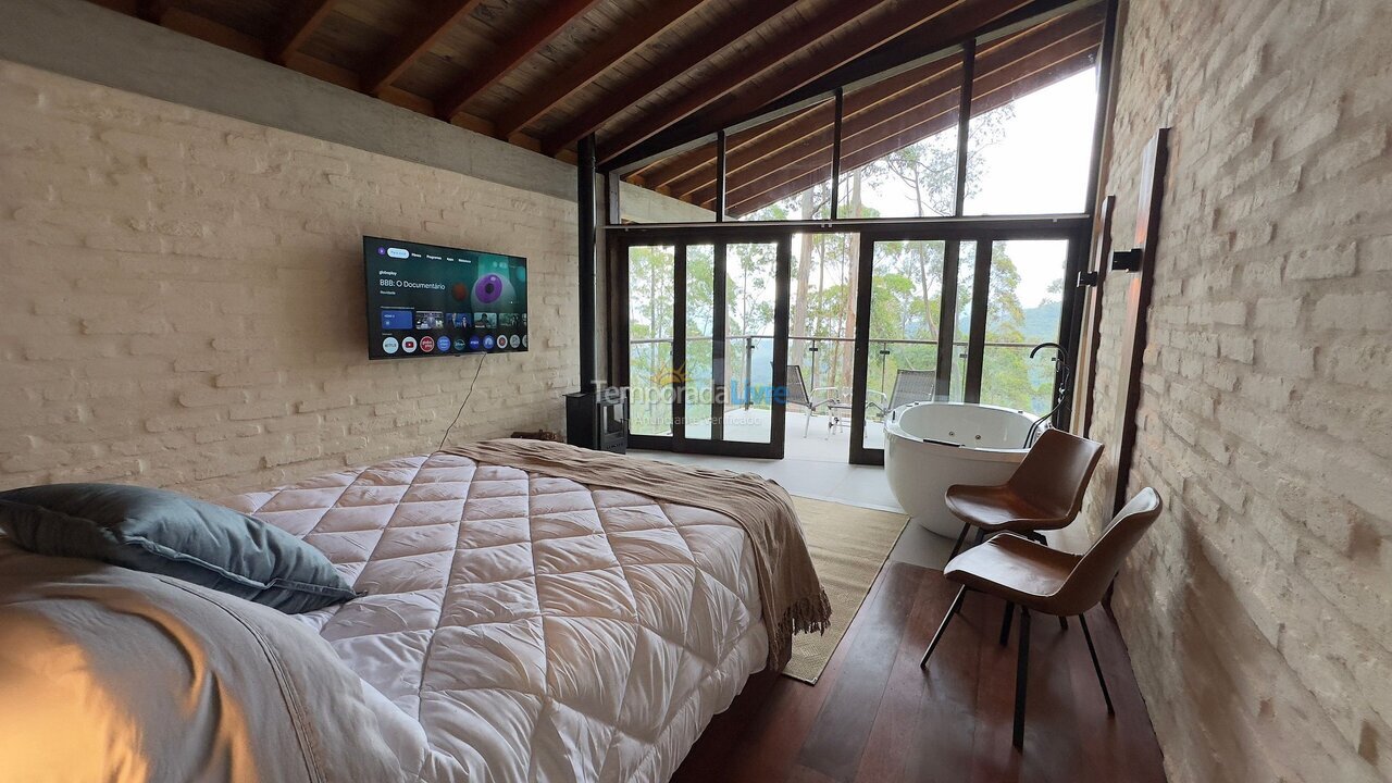 Casa para aluguel de temporada em Campos do Jordão (Alto do Mellos)