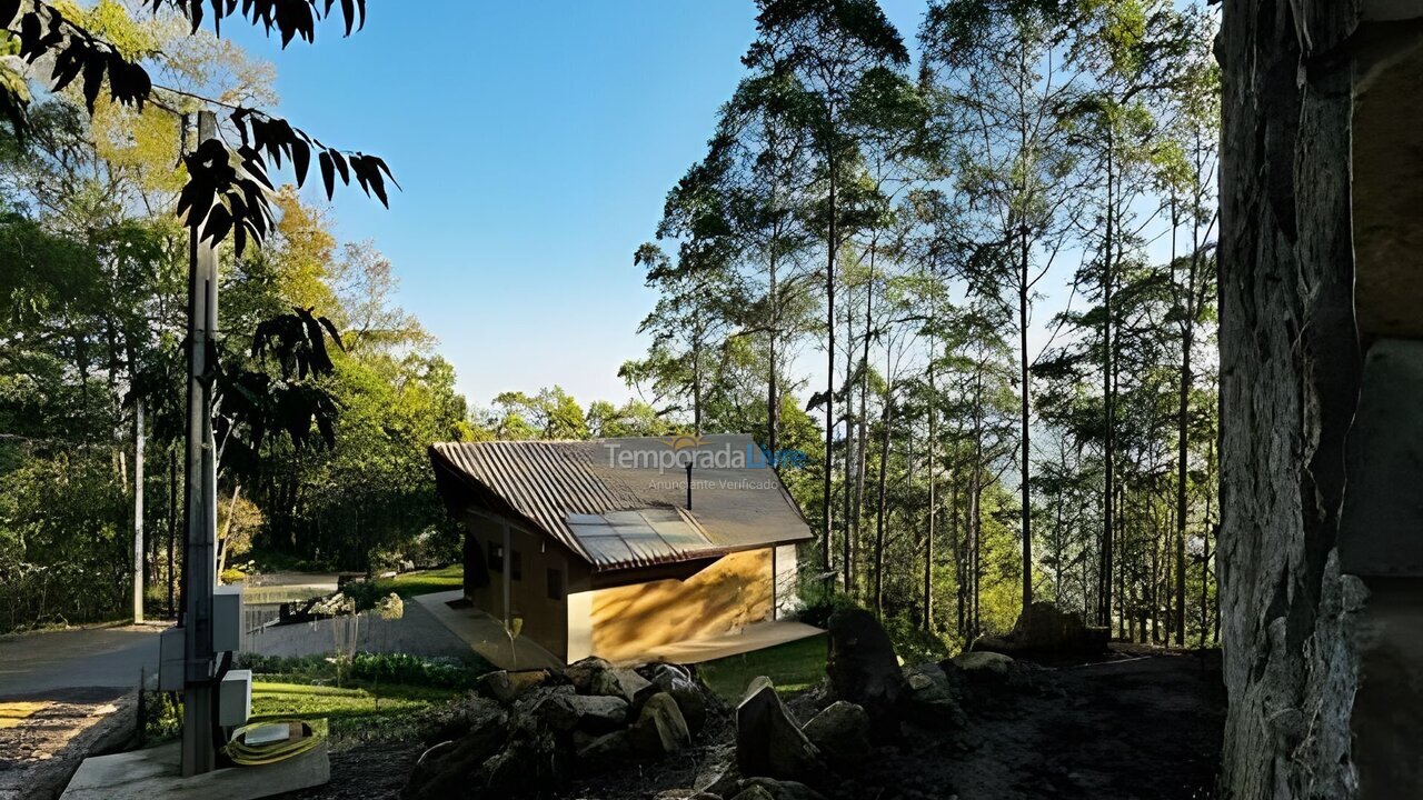 Casa para alquiler de vacaciones em Campos do Jordão (Alto dos Mellos)