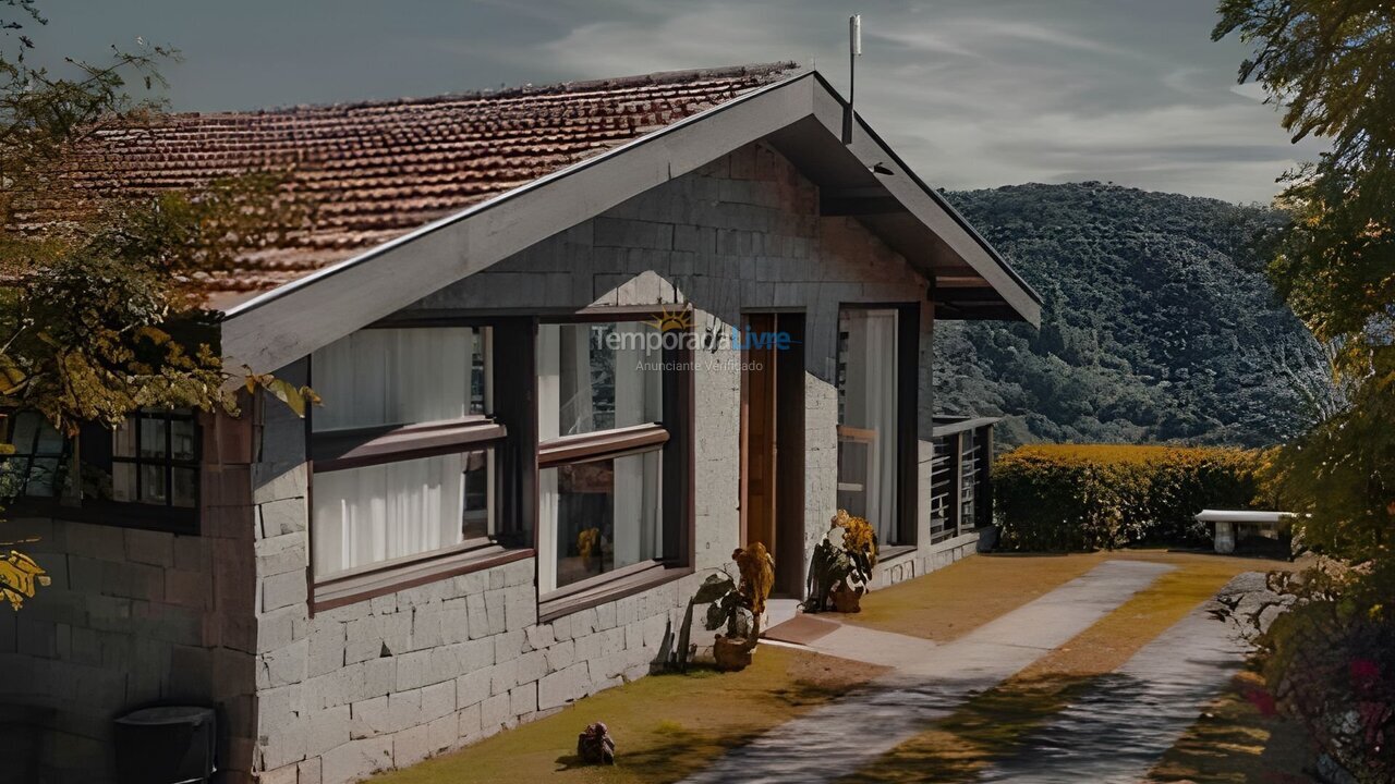 Casa para aluguel de temporada em Campos do Jordão (Alto dos Mellos)