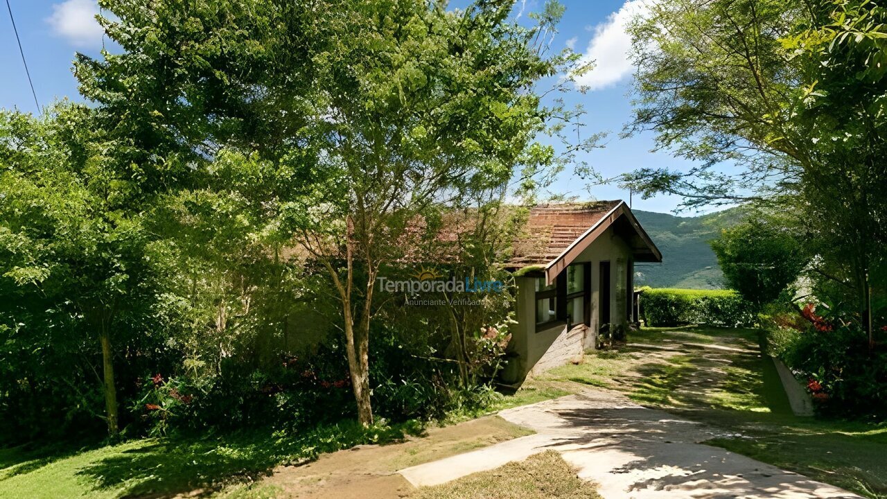 Casa para aluguel de temporada em Campos do Jordão (Alto dos Mellos)