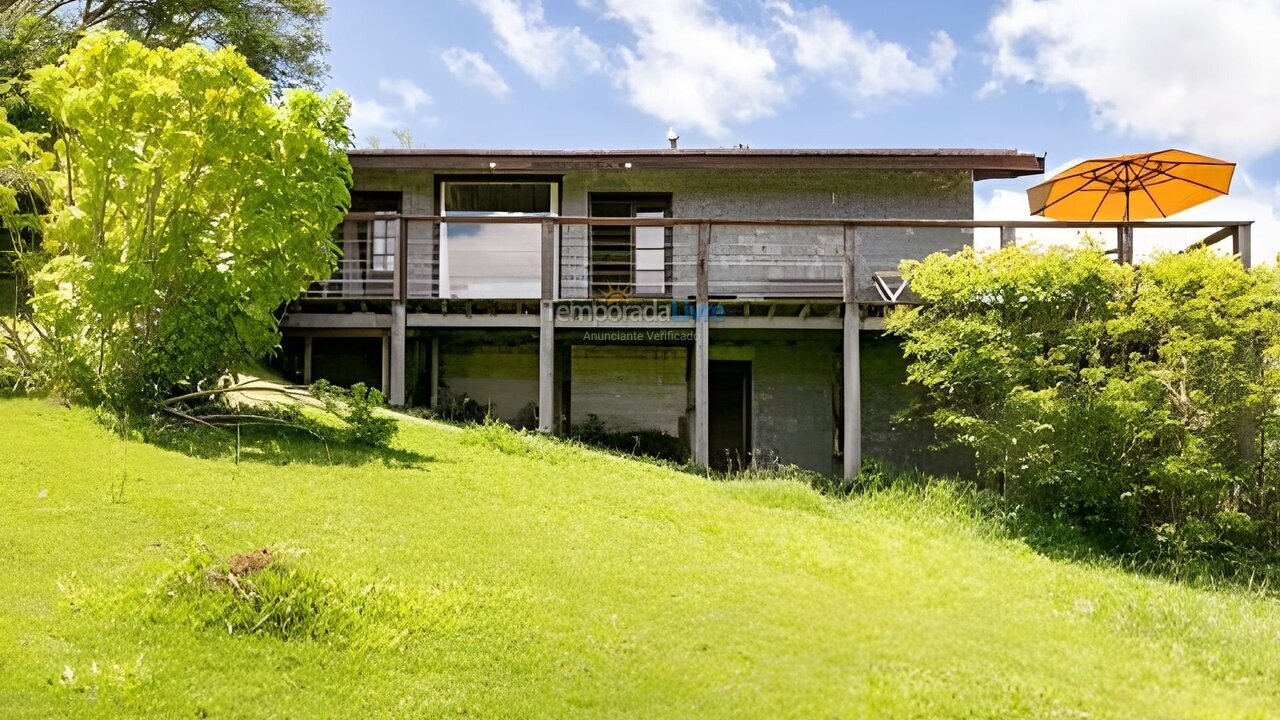 Casa para aluguel de temporada em Campos do Jordão (Alto dos Mellos)