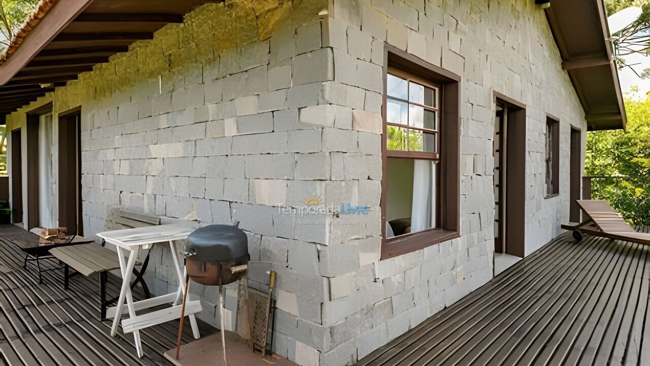 Casa para aluguel de temporada em Campos do Jordão (Alto dos Mellos)