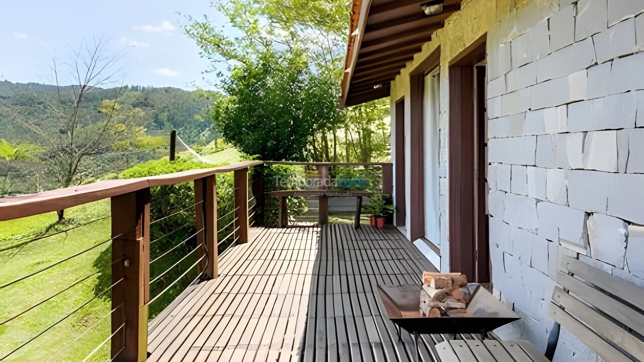 Casa para aluguel de temporada em Campos do Jordão (Alto dos Mellos)