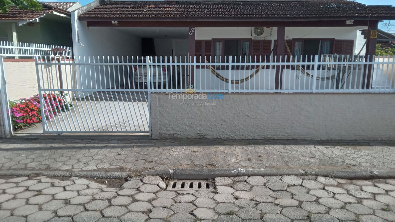 Casa para aluguel de temporada em São Francisco do Sul (Enseada)