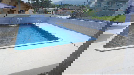 Linda Casa Térrea Localizada no Condomínio Morada da Praia