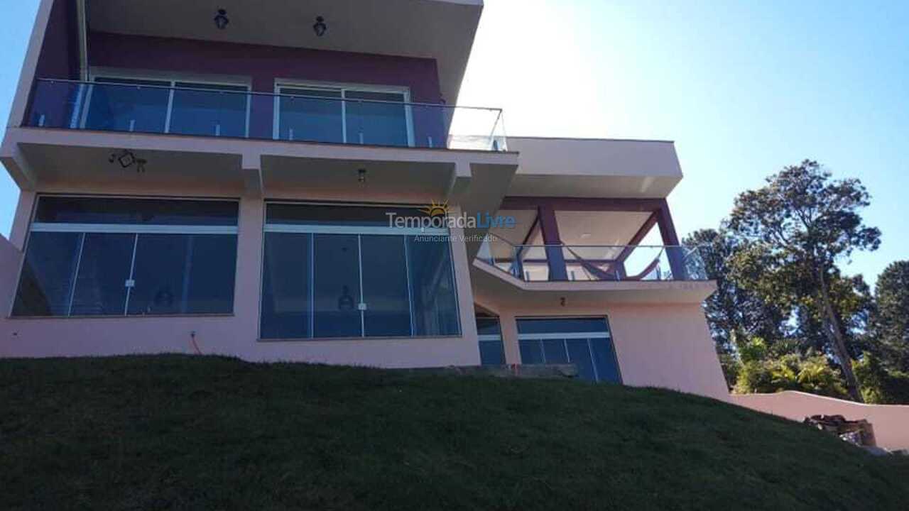 Casa para alquiler de vacaciones em Igaratá (Jardim Rosa Helena)