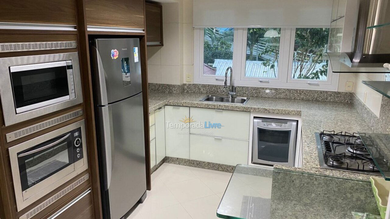 Apartamento para aluguel de temporada em Bombinhas (Praia de Bombas)