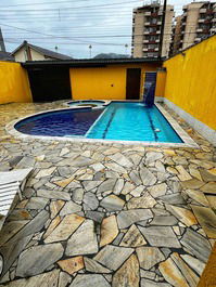 Piscina e Churrasqueira - 5 Minutos da Praia Martim de Sá