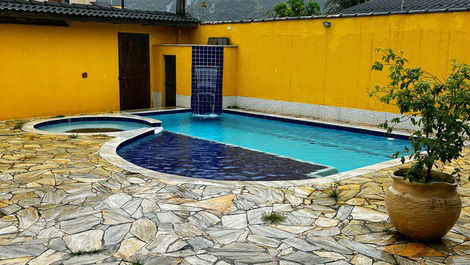 Piscina e Churrasqueira - 5 Minutos da Praia Martim de Sá