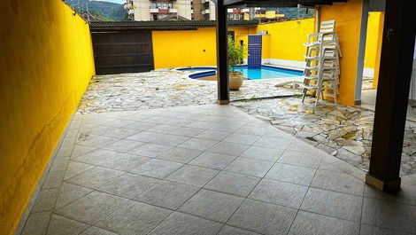 Piscina e Churrasqueira - 5 Minutos da Praia Martim de Sá