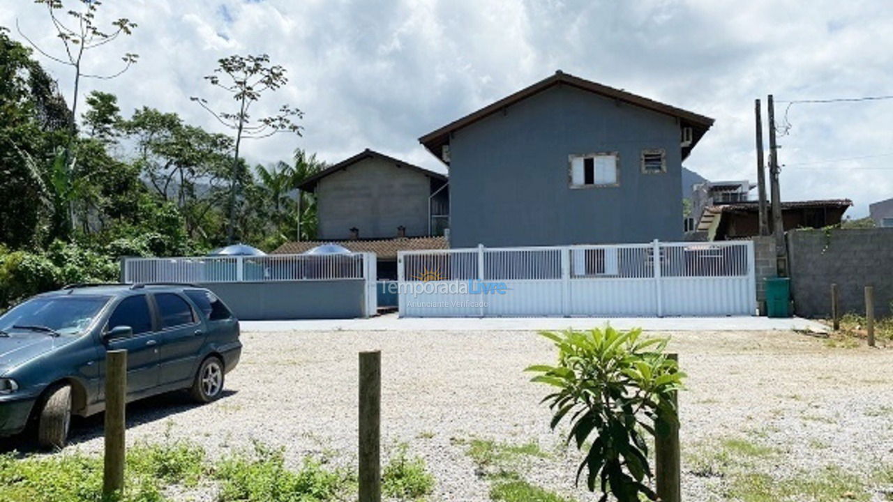 Apartamento para aluguel de temporada em Ubatuba (Praia da Maranduba)