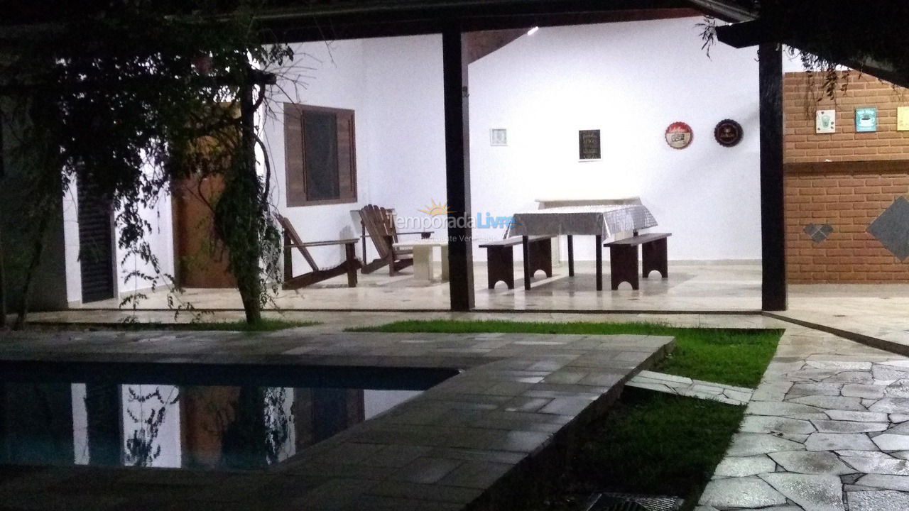 Casa para alquiler de vacaciones em Bertioga (Condominio Morada da Praia)