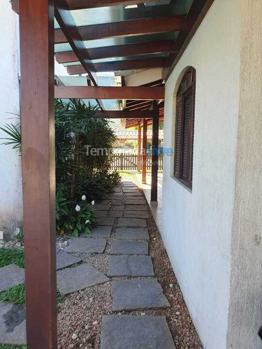 Casa para aluguel de temporada em Caraguatatuba (Praia da Mococa)