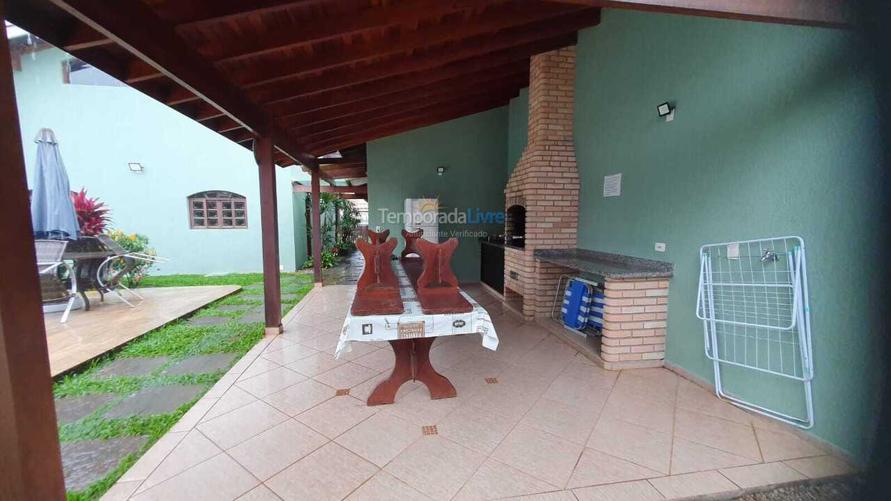 Casa para aluguel de temporada em Caraguatatuba (Praia da Mococa)