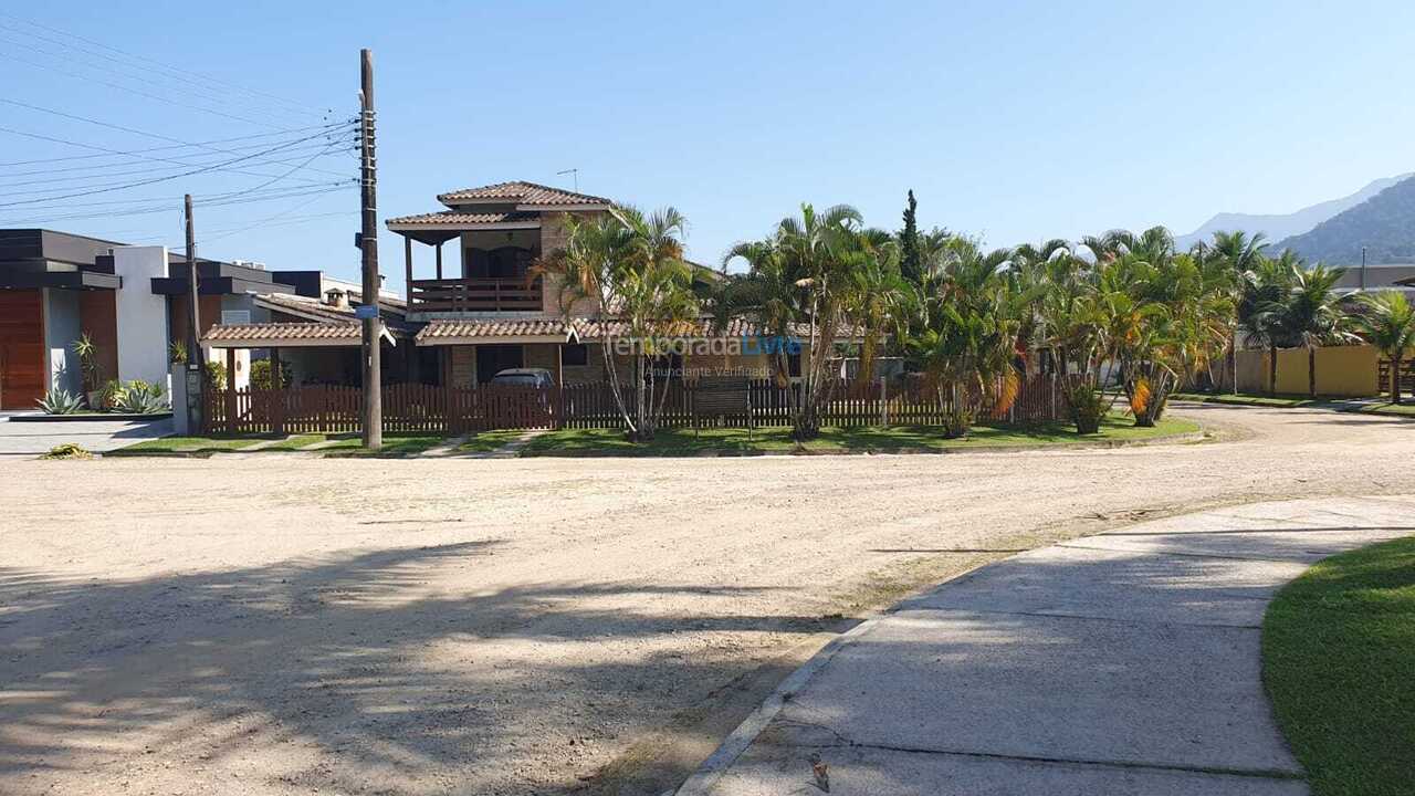 Casa para aluguel de temporada em Caraguatatuba (Praia da Mococa)