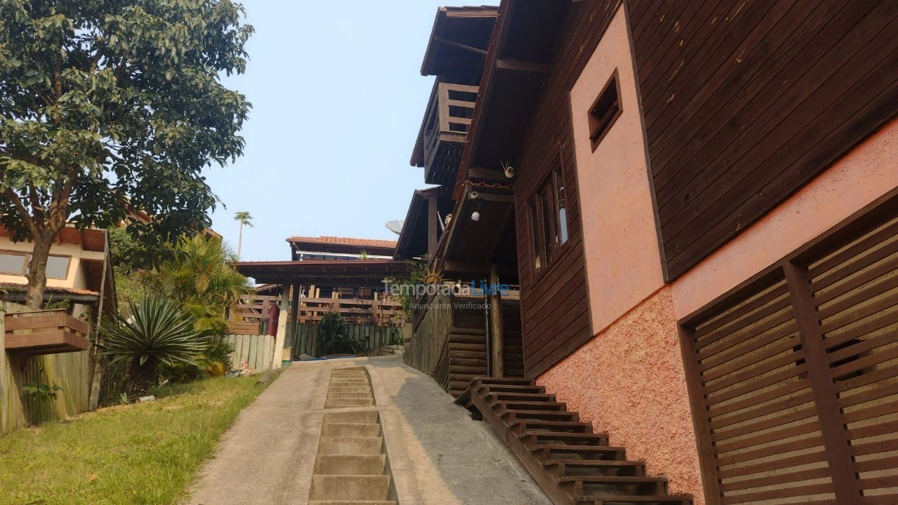 Casa para aluguel de temporada em Imbituba (Praia do Rosa)