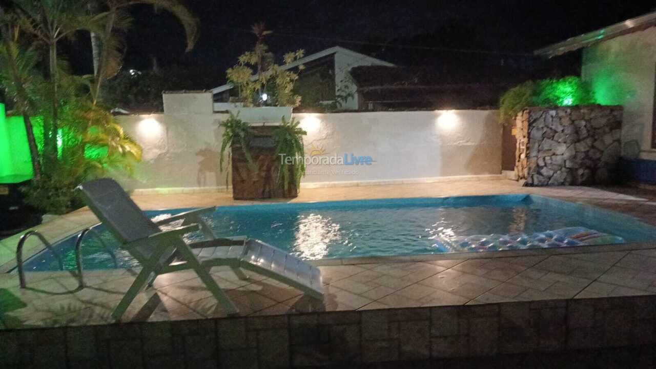 Casa para aluguel de temporada em Caraguatatuba (Massaguaçu)