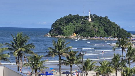 AP com Ampla vista para o mar próximo à areia..