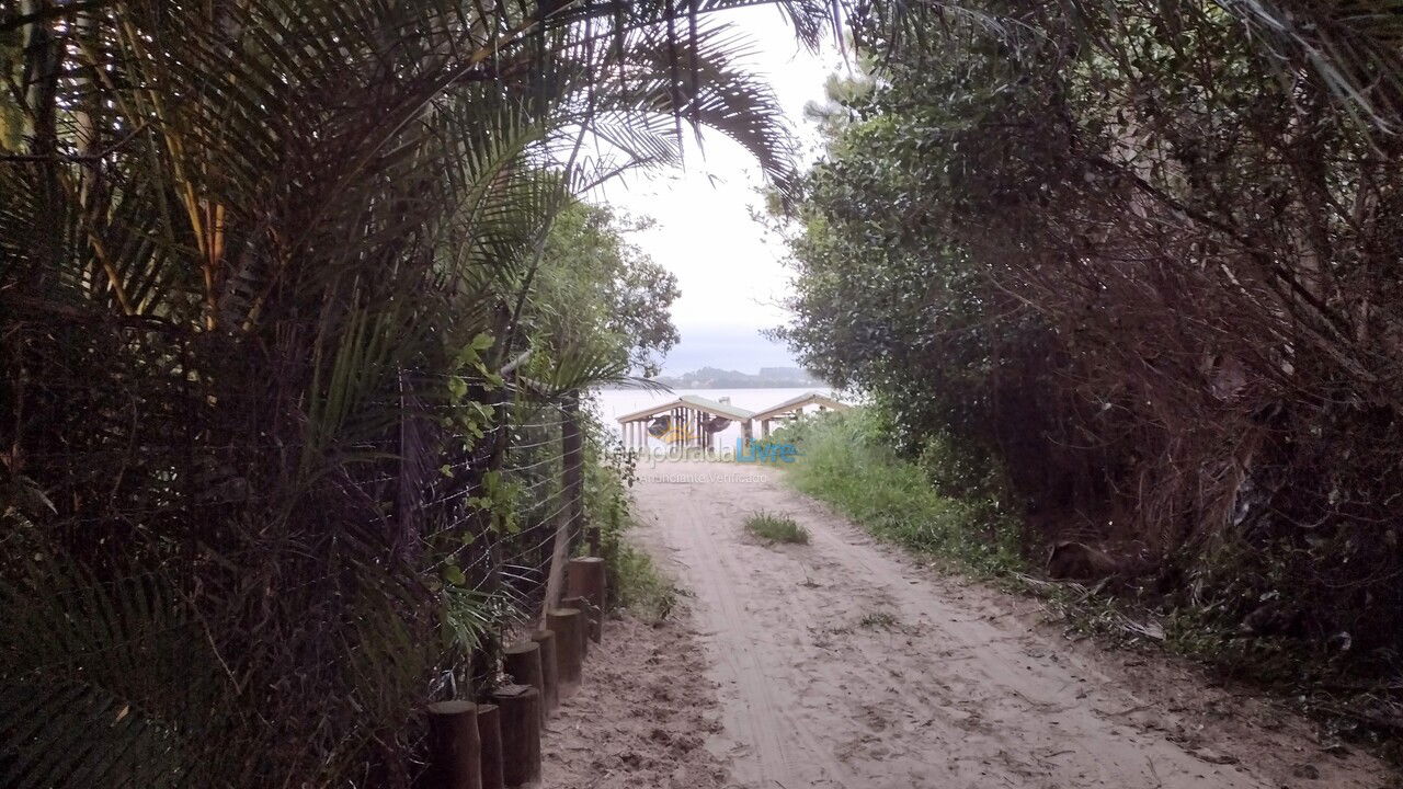 Casa para aluguel de temporada em Imbituba (Praia de Ibiraquera)