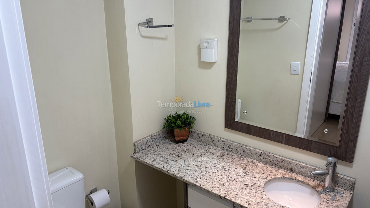 Apartamento para aluguel de temporada em Itapema (Meia Praia Frente Mar)