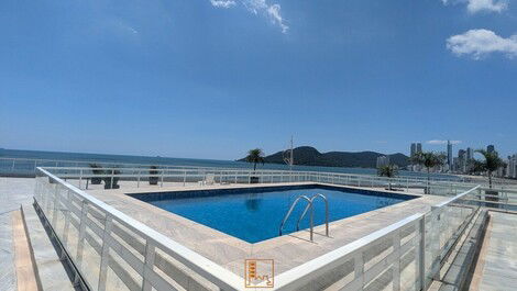 Swimming pool in seafront building Imperatriz Season