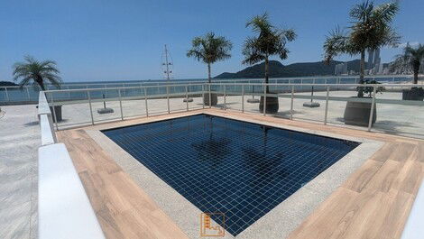 Swimming pool in seafront building Imperatriz Season