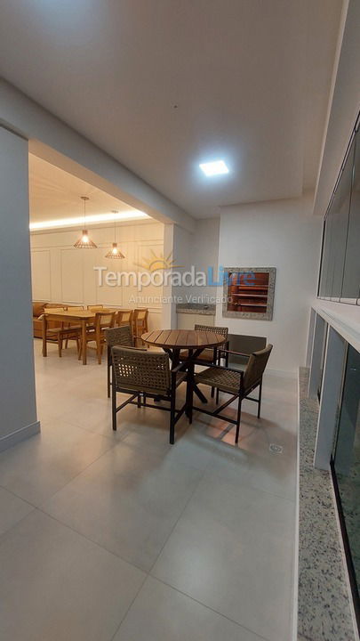 Apartamento para aluguel de temporada em Itapema (Meia Praia)