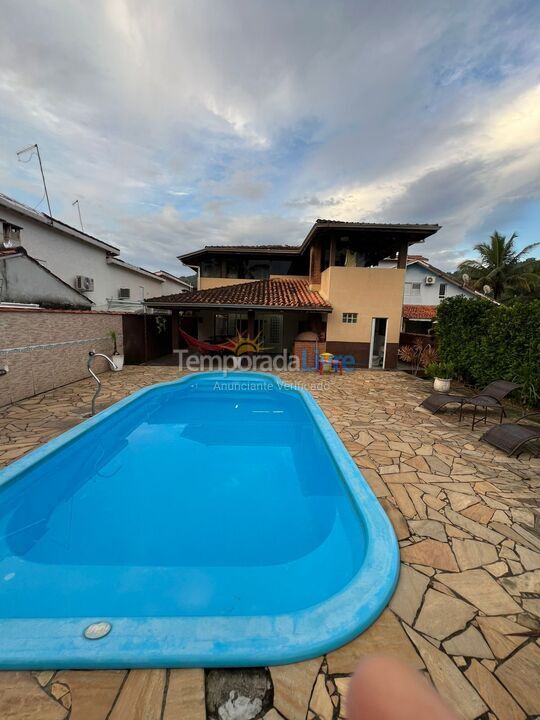 Casa para aluguel de temporada em Caraguatatuba (Praia de Massaguaçu)