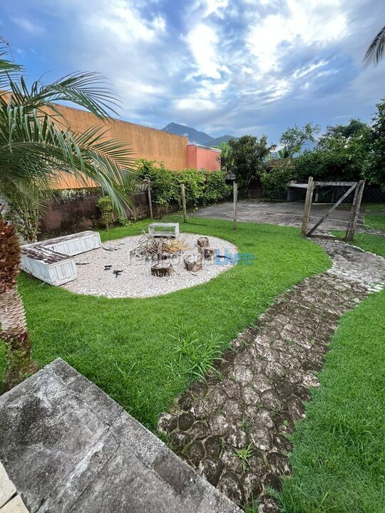 Casa para aluguel de temporada em Caraguatatuba (Praia de Massaguaçu)