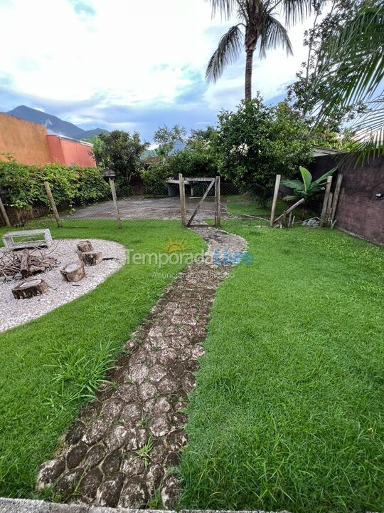 Casa para aluguel de temporada em Caraguatatuba (Praia de Massaguaçu)