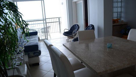 Apartamento Frente ao Mar no Coração do Guarujá