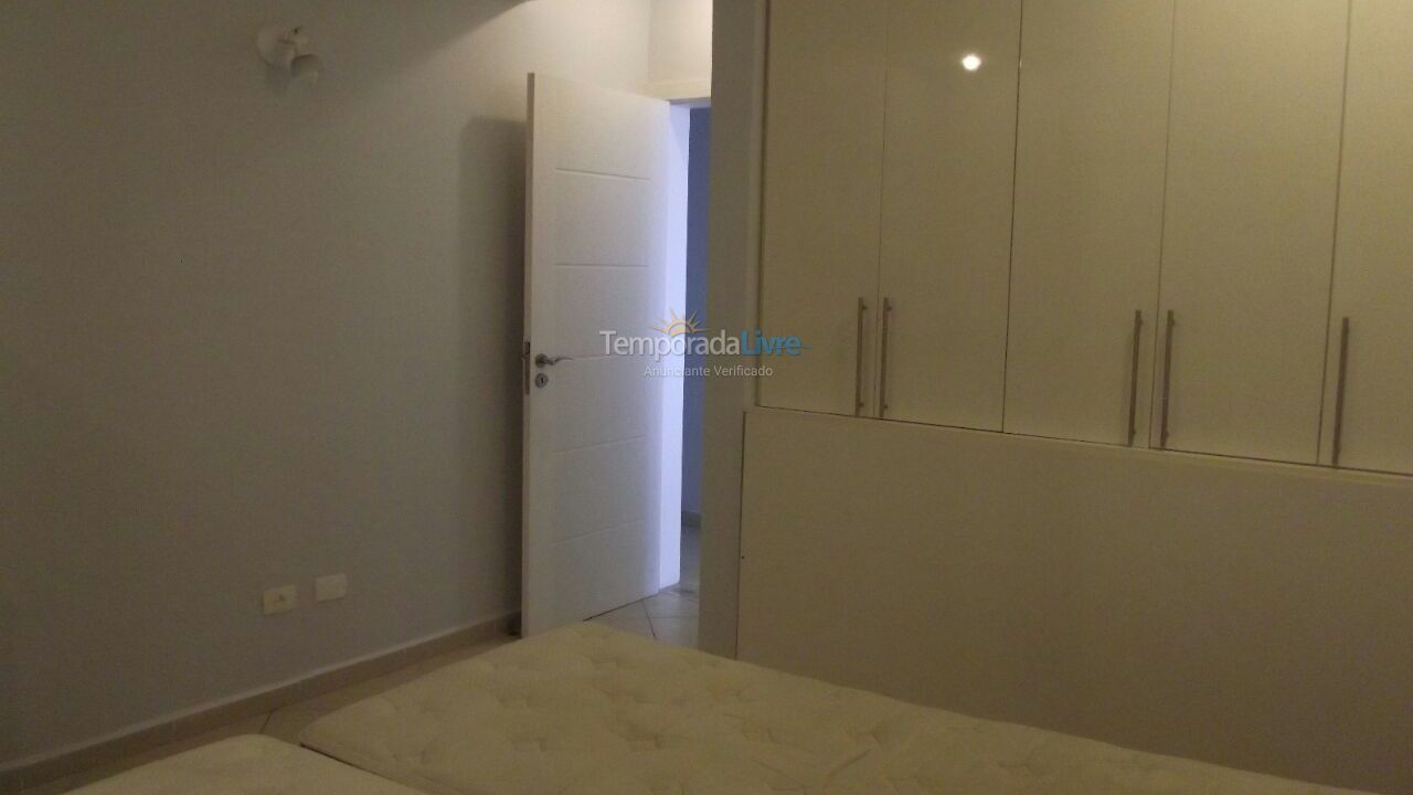 Apartamento para aluguel de temporada em Guarujá (Pitangueiras)