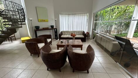 Wonderful house in Jardim Acapulco Condominium