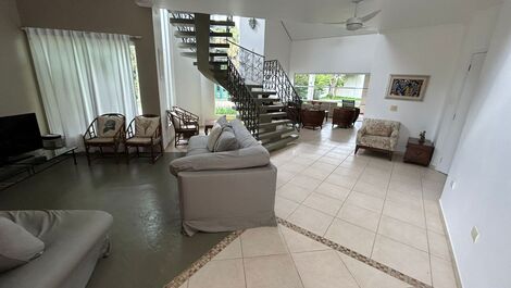 Wonderful house in Jardim Acapulco Condominium