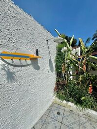 House outside a condominium on Juquehy beach