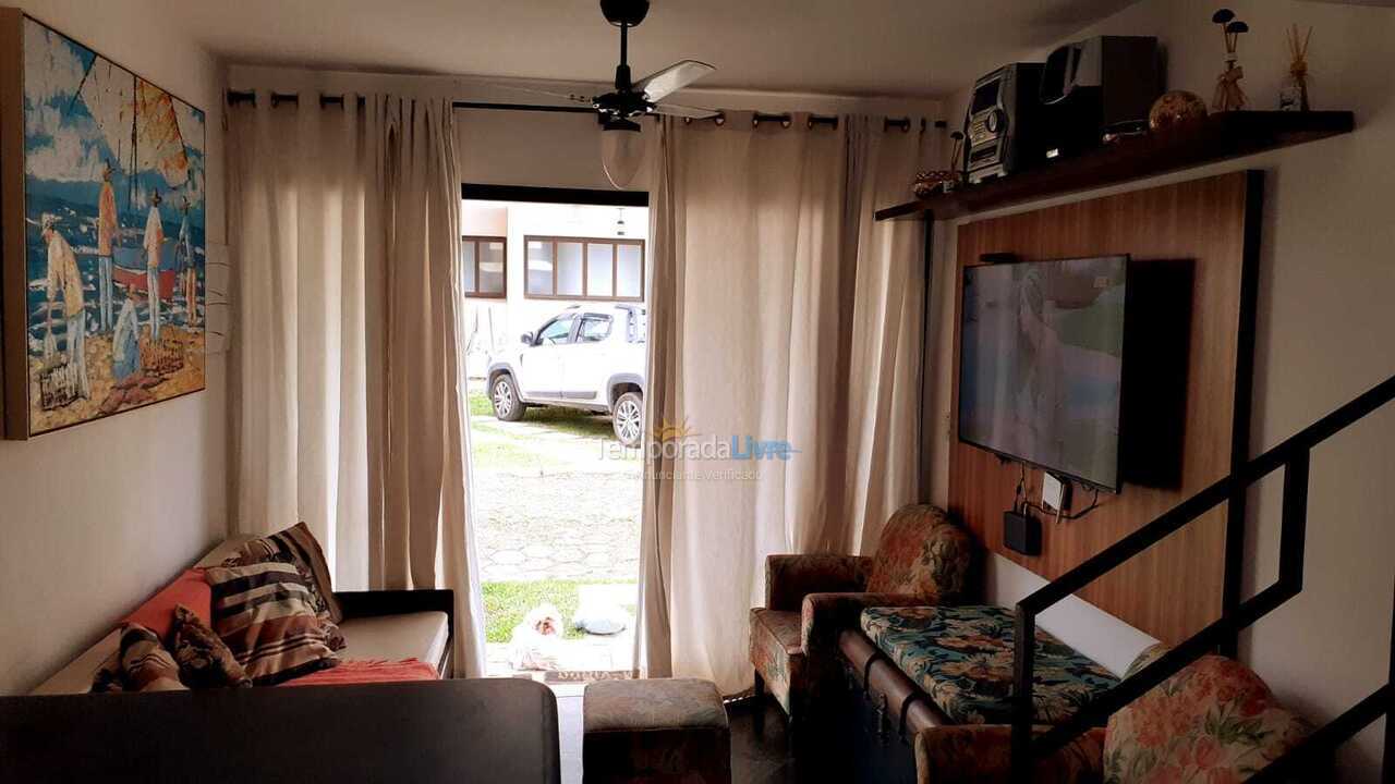 Casa para aluguel de temporada em Ubatuba (Praia das Toninhas)