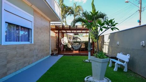 Casa com 6 Quartos e Piscina - Ribeirão da Ilha