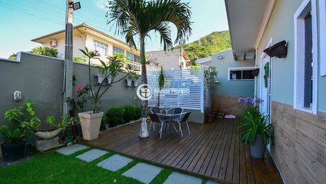 Casa com 6 Quartos e Piscina - Ribeirão da Ilha