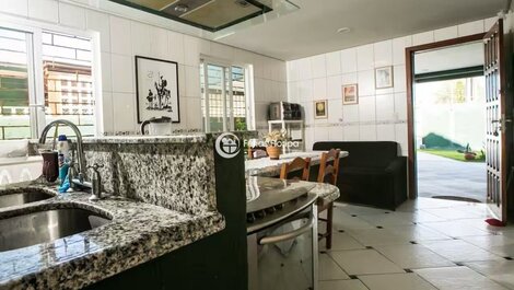 4 bedroom house facing the sea with views of Campeche Island