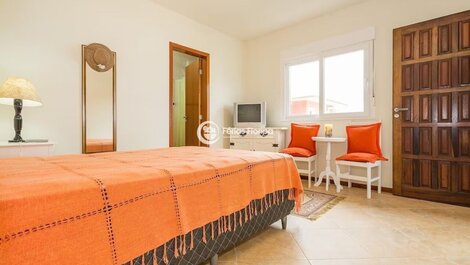 4 bedroom house facing the sea with views of Campeche Island